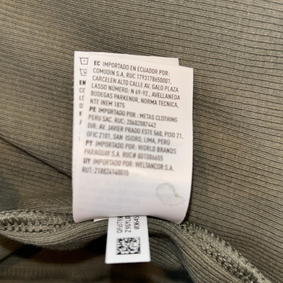 AE Graphic “HAPPIEST HERE” Cropped Tank Top, Size Medium - Picture 8 of 10